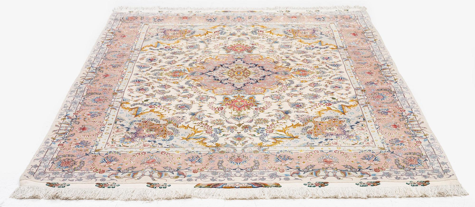 Matta, Old Täbris, Nordvästra Persien, part silk, signerad, ca 215 x 151 cm.