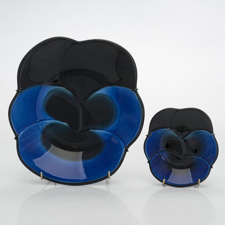 Birger Kaipiainen, two decorative ceramic "Viola" dishes,  stamped, Arabia, late 20th century.