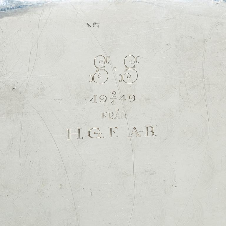 An Italian siiver Rococo style tray, Italy 1934–1944, with Swedish import mark.