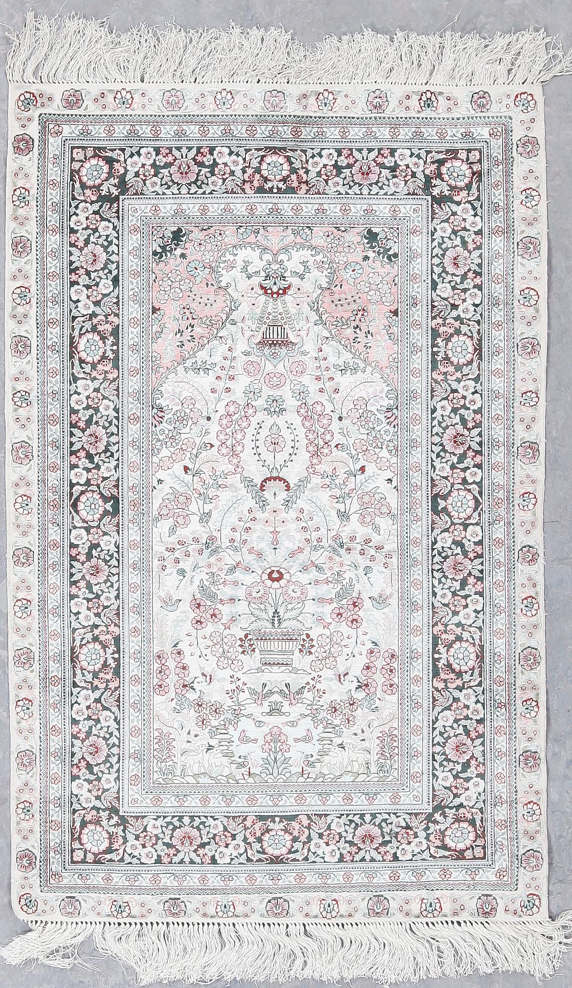 MATTA, orientalisk, silk, ca 122x77 cm.
