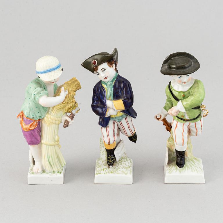 Figuriner, tre stycken, porslin. Berlin, omkring 1900.