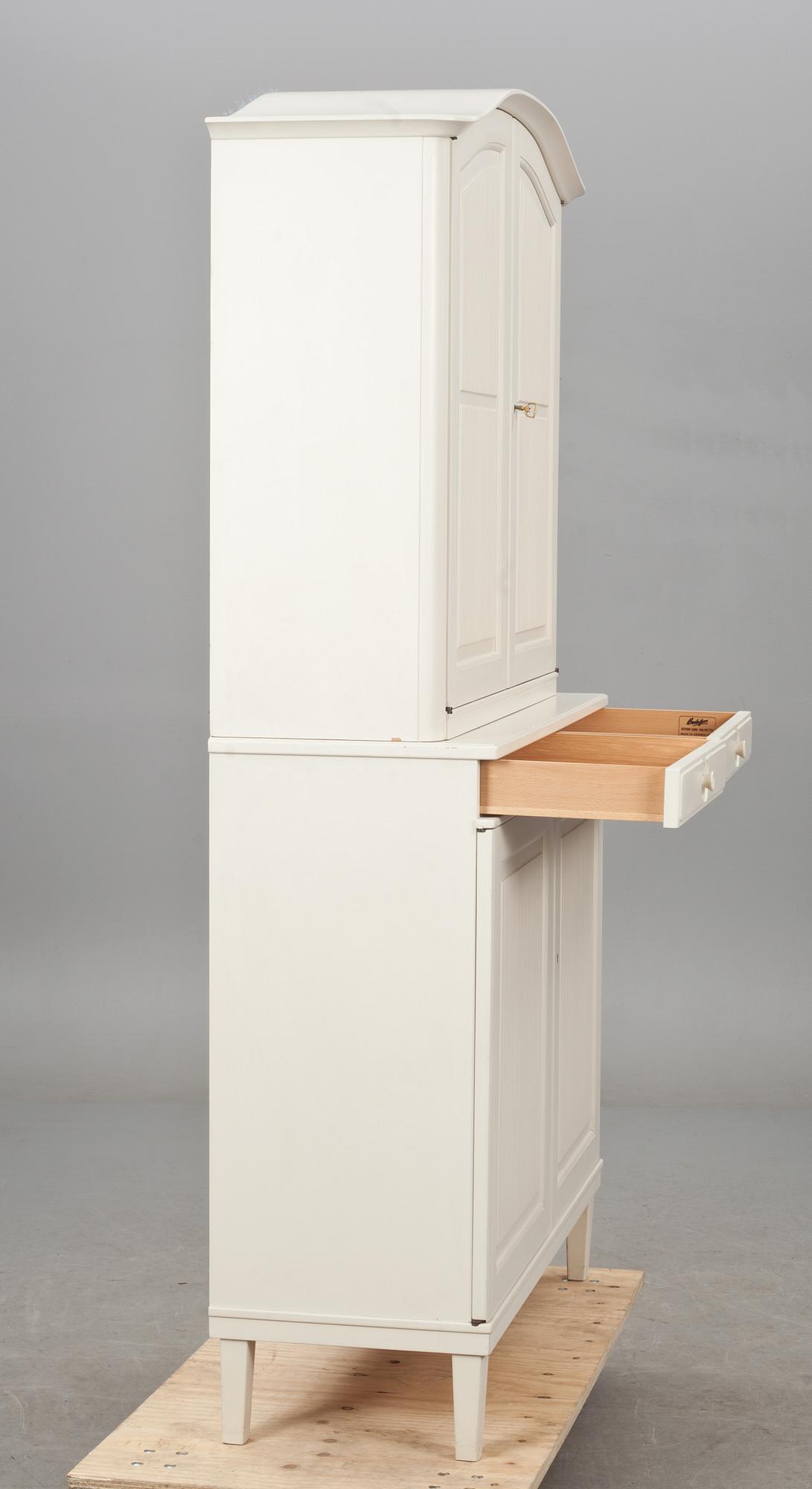 SKÅP. "Herrgården", Carl Malmsten för Bodafors. 1963.