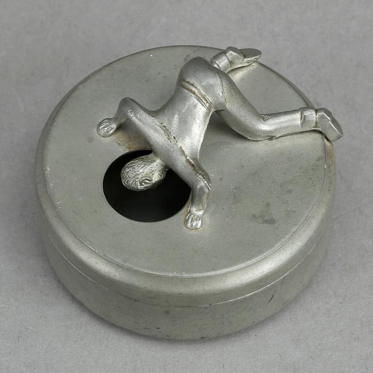 MANSCHETTKNAPPSASK, tenn, "Originell", Widerholm & Dahlberg, Eskilstuna, 1930/40-tal.