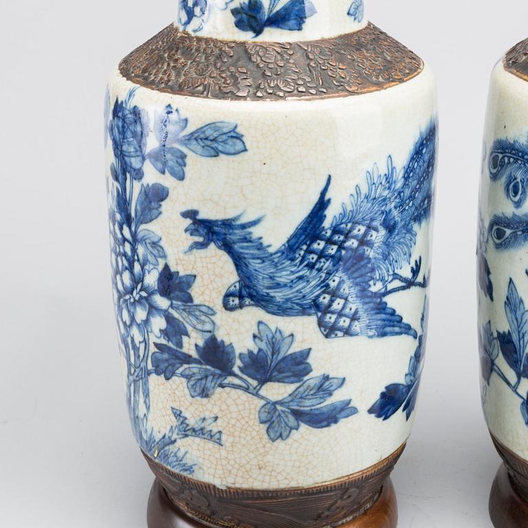 A PAIR OF TABLE LAMPS, CHINA, FIRST HALF OF 20TH CENTURY.