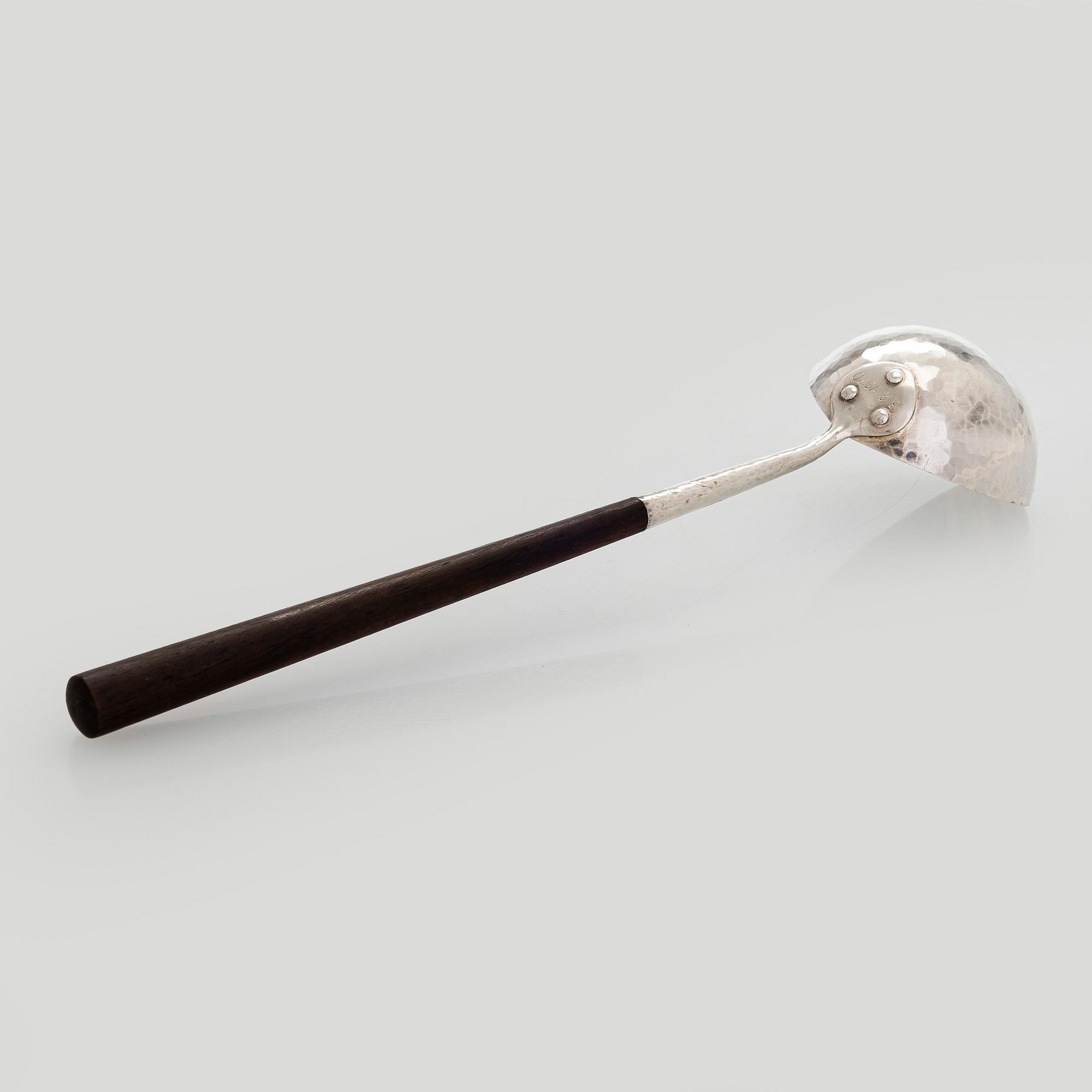 Tapio Wirkkala, boolimalja ja -kauha, hopeaa, palisanteri, Kultakeskus, Hämeenlinna, 1969.