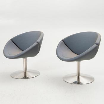 Peter Hjort Lorentzen & Johannes Foersom. Swivel armchairs, a pair, “Apollo EJ 96”, Erik Jørgensen, Denmark.