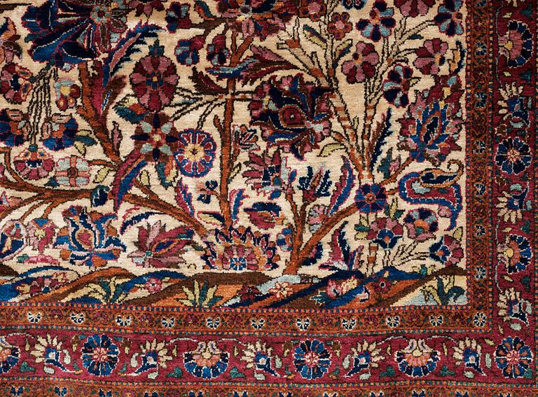 SEMI-ANTIQUE SILK KASHAN. 317 x 209,5 cm.