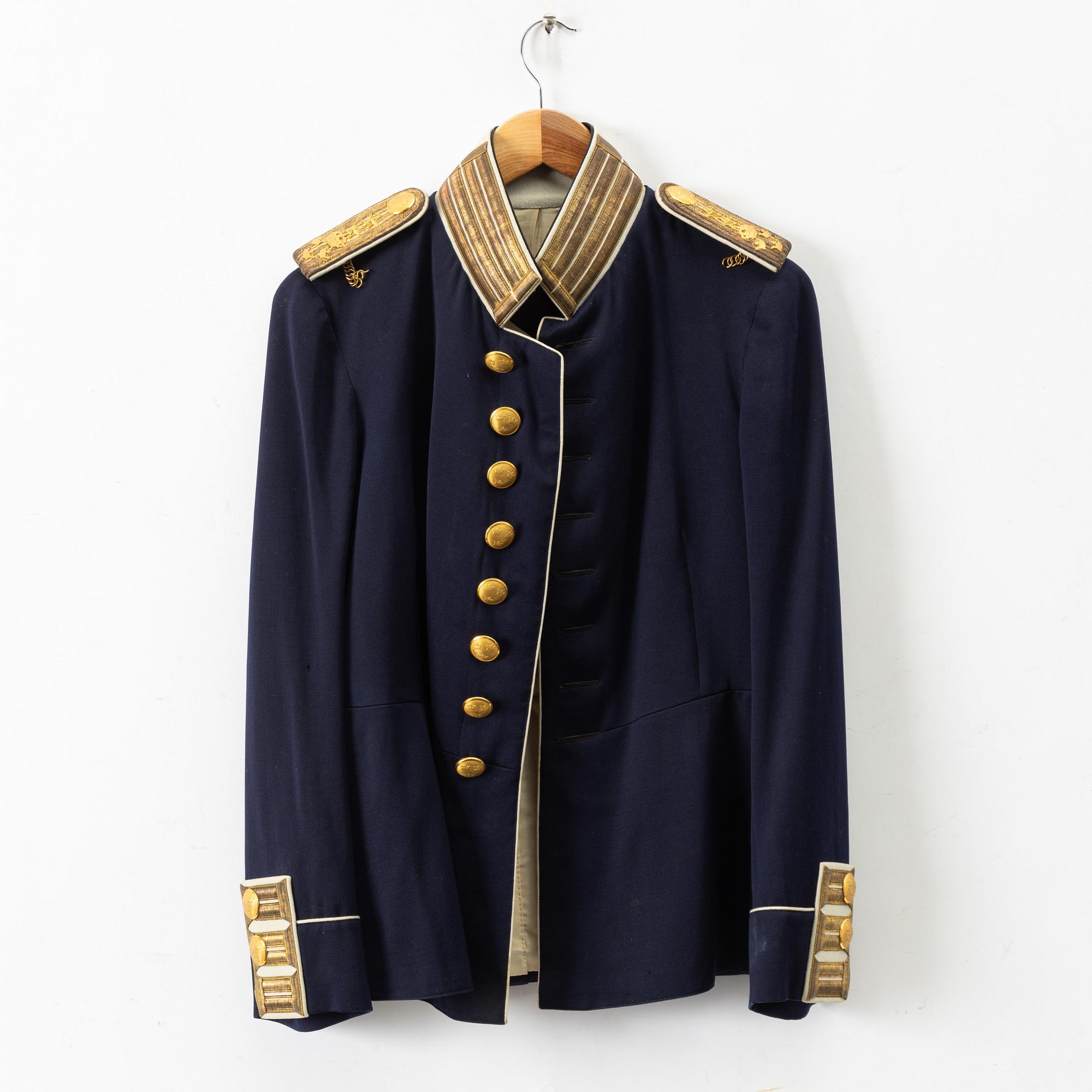 Uniform, m/1886, for officer of the Life Regiment Grenadiers.