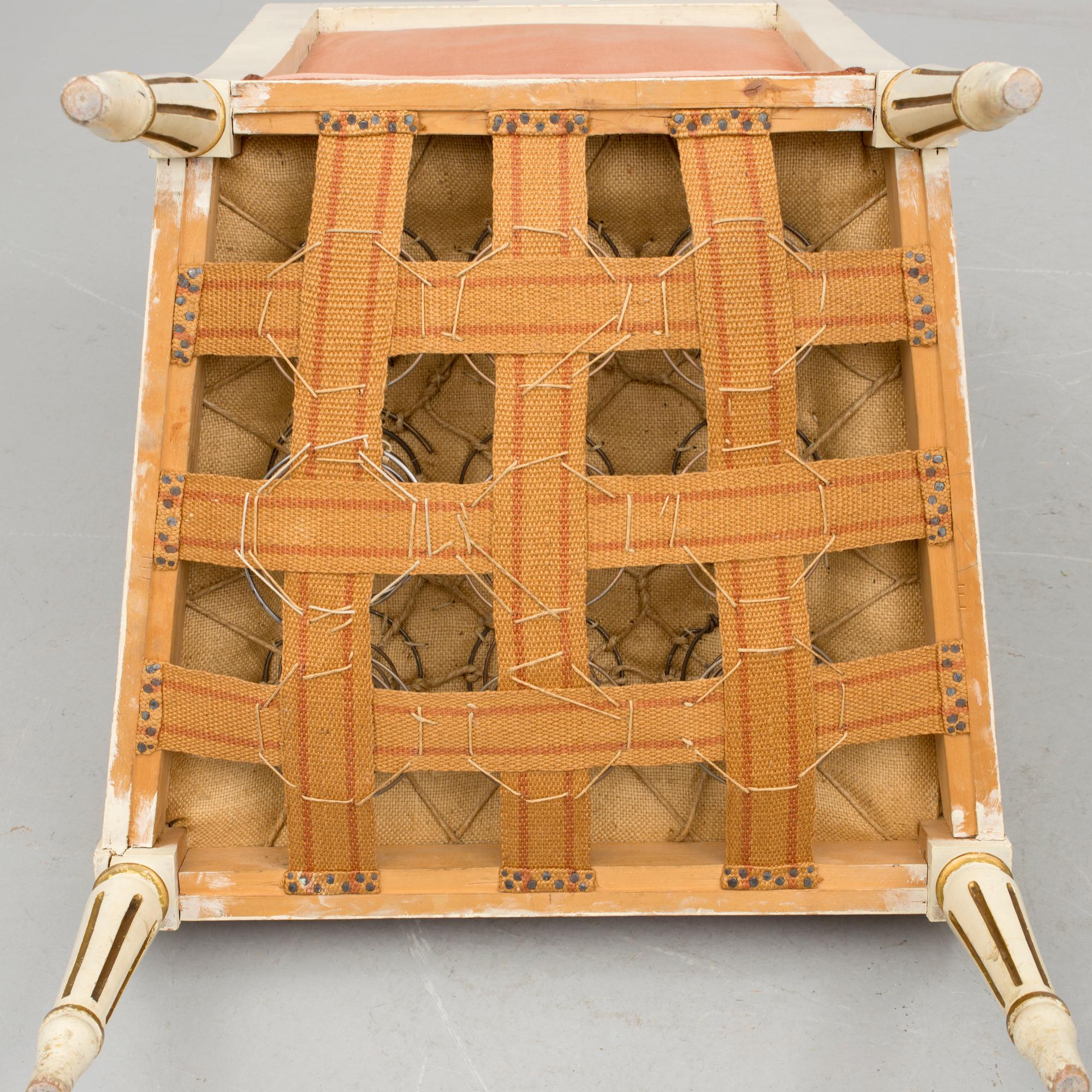 SALONGSGRUPP, tre delar. Gustaviansk stil, omkring sekelskifte 1900.