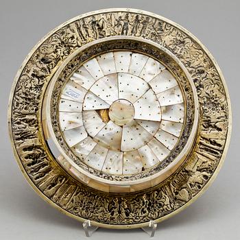 FAT, silver samt pärlemor, historismus, sannolikt Tyskland 1800-tal. Totalvikt ca 580 g.