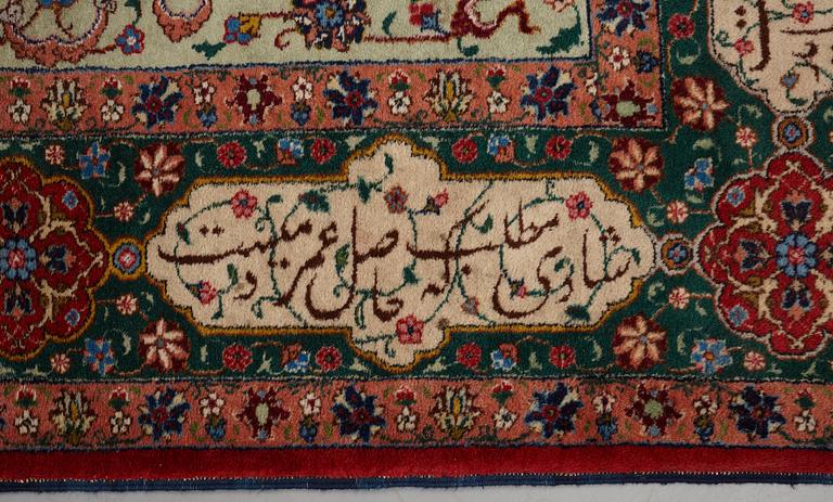 Matto, semi-antique Tabriz, signed ca 335,5 x 256,5 - 261,5 cm.