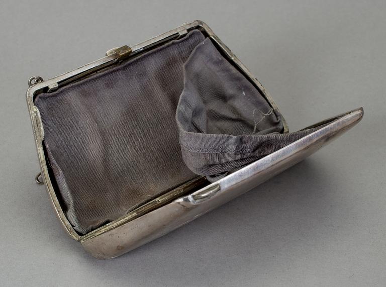 PORTMONNÄ, silver, Ryssland 1908-17. Vikt ca 159 gram.