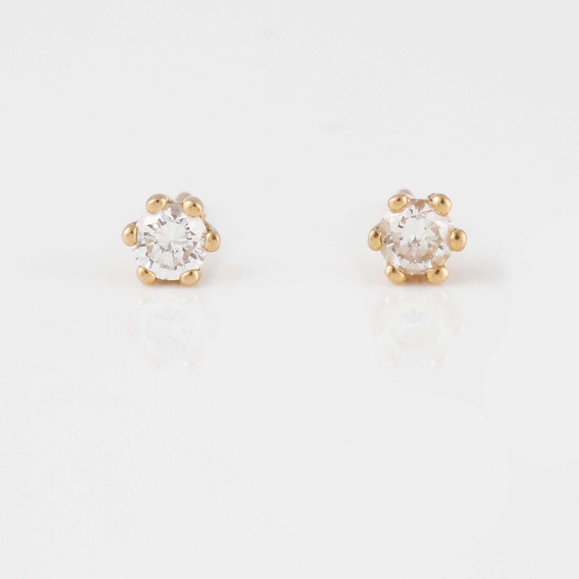 ÖRHÄNGEN, 18K guld med briljantslipade diamanter ca 0.30  ct. Vikt 0,9 gam.