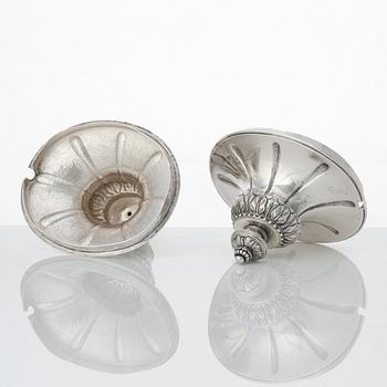 Arvid Floberg, såsterriner med lock och fat, ett par, silver, Stockholm 1780. Gustavianska.