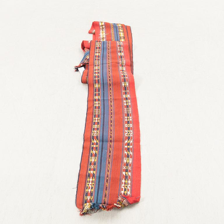 Tältband Turkmenskt antikt ca 1200x38 cm.