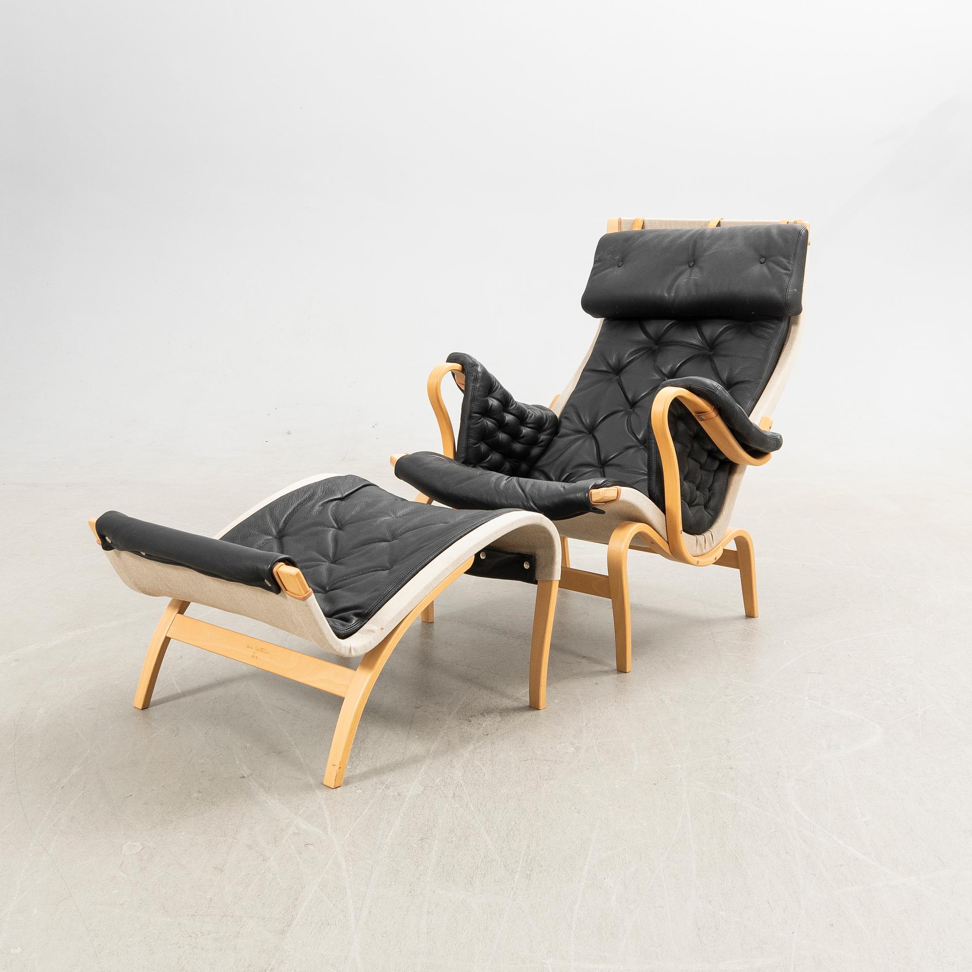 Bruno Mathsson, fåtölj med fotpall, "Pernilla", Dux.