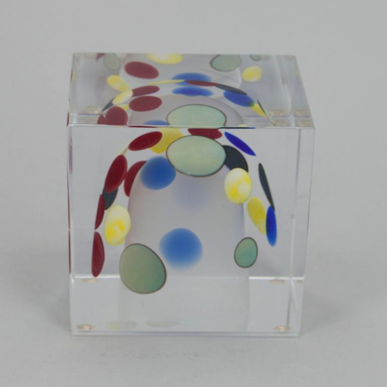 ÅRSKUB, glas, signerad Oiva Toikka, Nuutajärvi 2003, numrerad 357/2000.