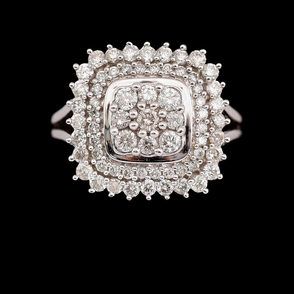 RING, 10 k vitguld, med briljantslipade diamanter tot 1.50 ct.