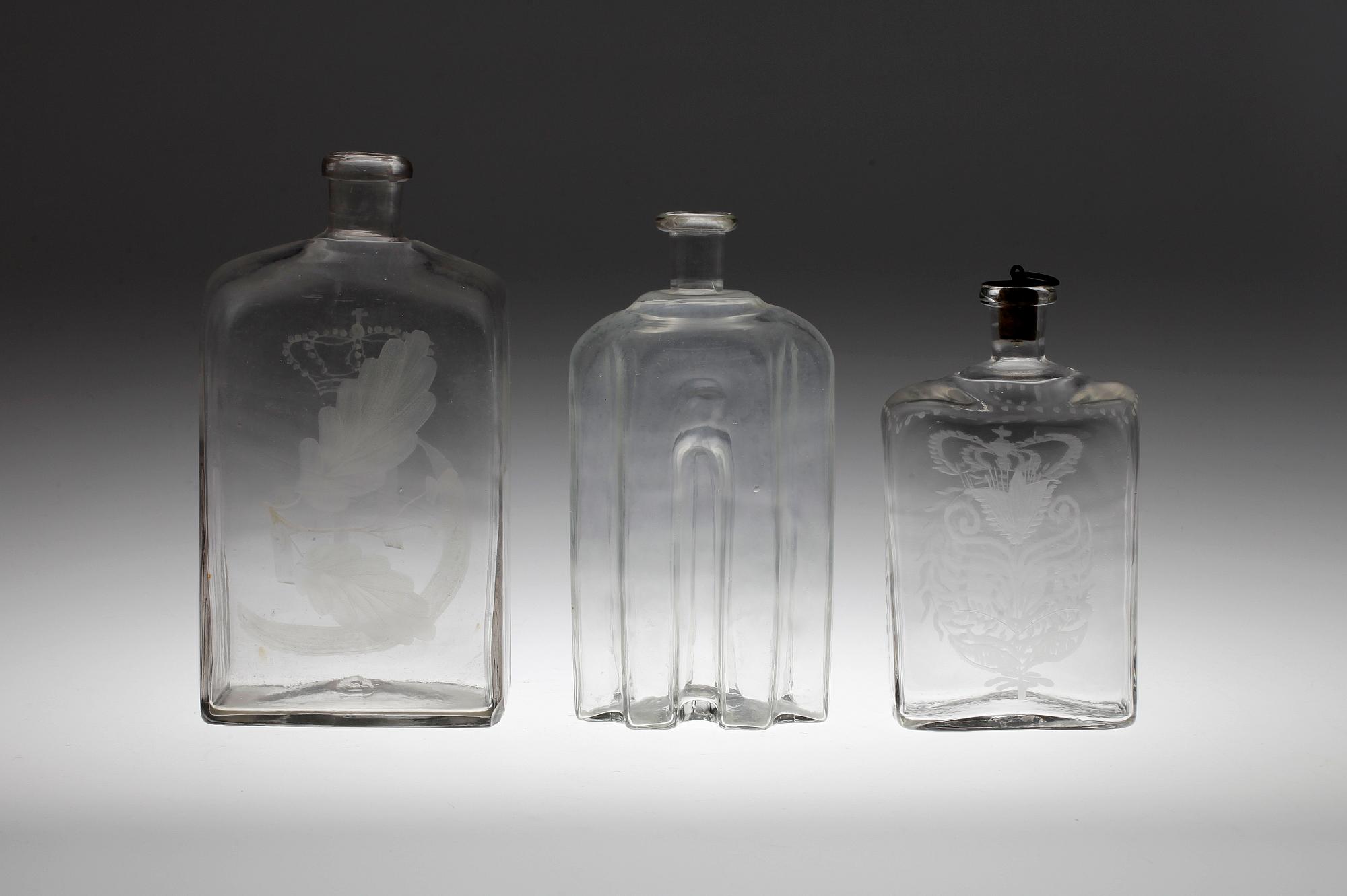 KARAFFER, 3 st, glas, 1800-tal.