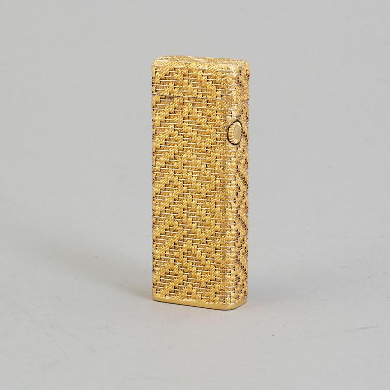 A Dunhill gold plated lighter.