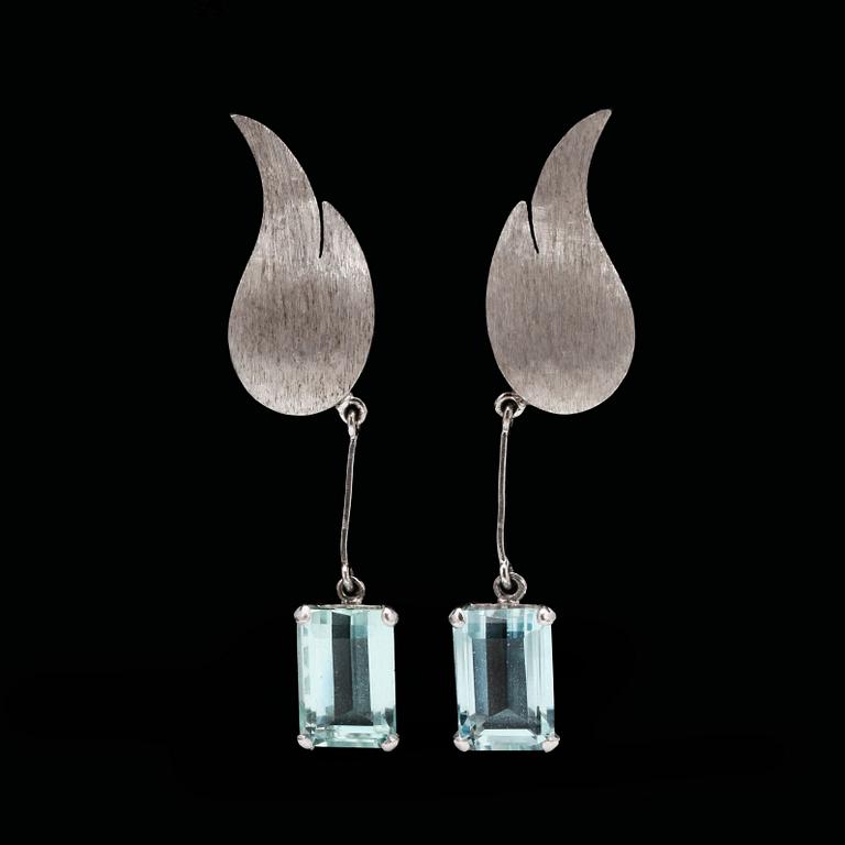 A pair of aquamarine earrings, tot. app. 8 cts.