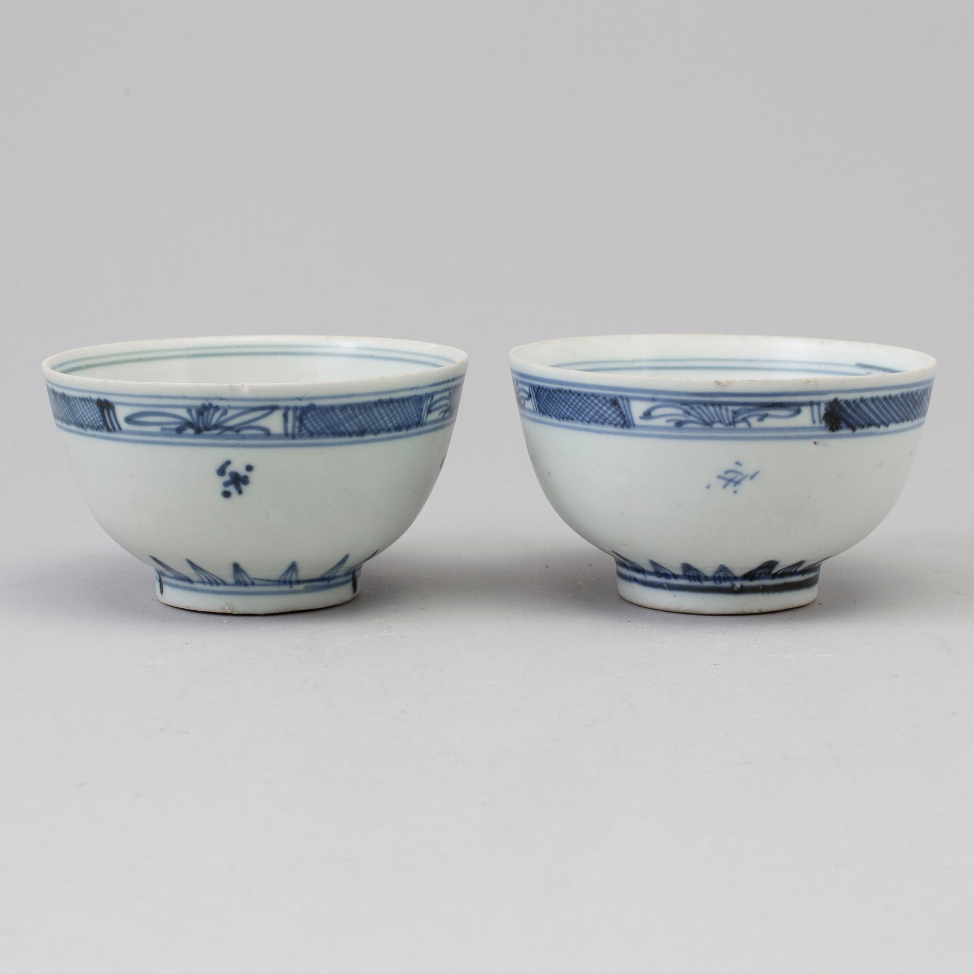 A pair of blue and white bowls, Qing dynasty, 18th Century.