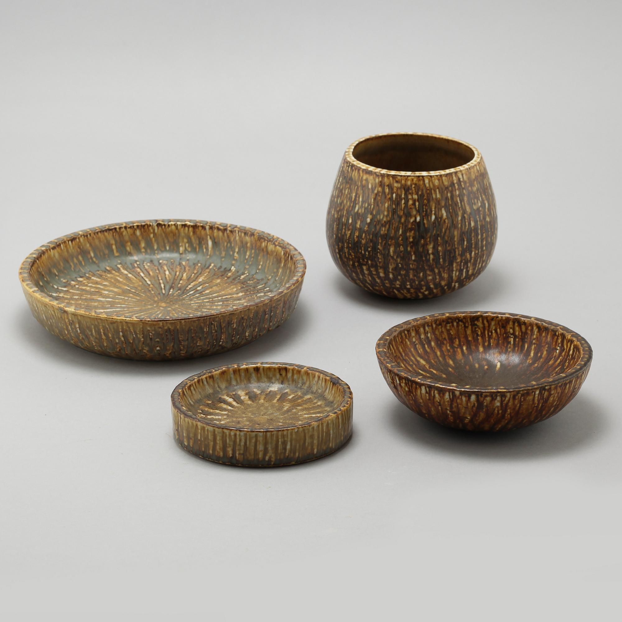 Two dishes, one bowl and one pot, designed by Gunnar Nylund for Rörstrand, 1950/60s.