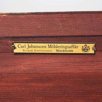 BOKSKÅP, nygotisk stil, Carl Johansons Möbleringsaffär, Stockholm, 1900-talets första hälft.