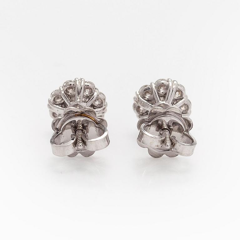 Earrings in 18K white gold set with brilliant-cut diamonds.