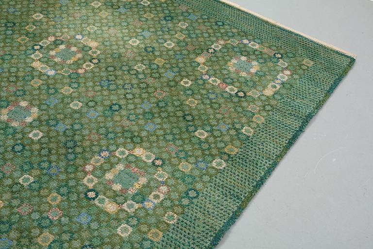 Barbro Nilsson, matto, "Bankrabatten grön", knotted pile, ca 502-504 x 202,5-207 cm, signed AB MMF BN.