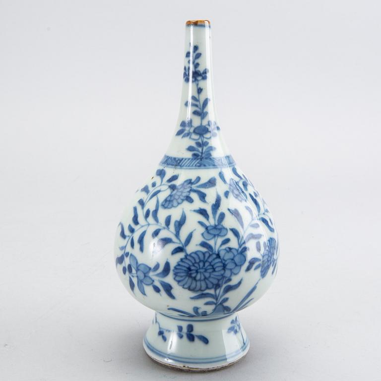 Water dropper, porcelain, Kanqxi, (1662-1722).