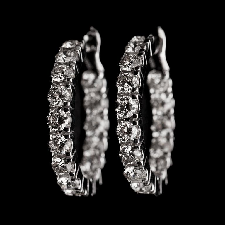 A pair of brilliant cut diamond earrings, tot. 2.23 cts.
