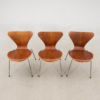 Arne Jacobsen, five "Series 7" chairs for Fritz Hansen, Denmark, mid-20th century.