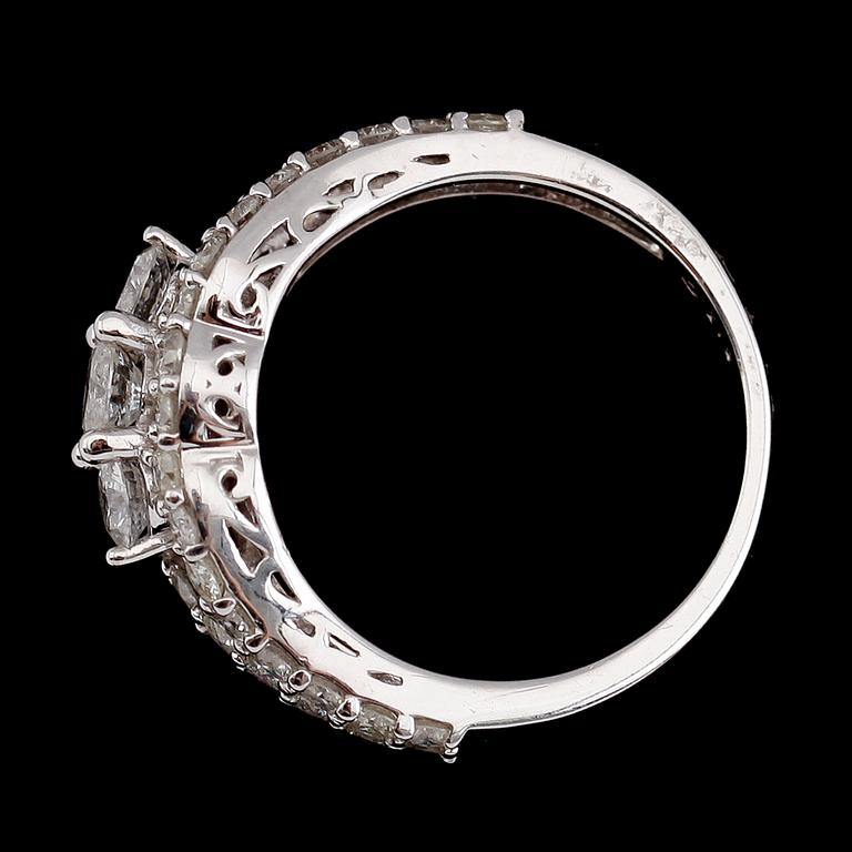 RING, 14 k vitguld, briljantslipade diamanter tot 1.75 ct.