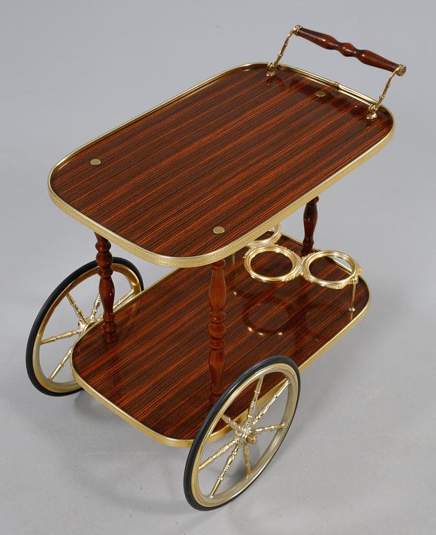 SERVERINGSVAGN, 1900-talets andra hälft.