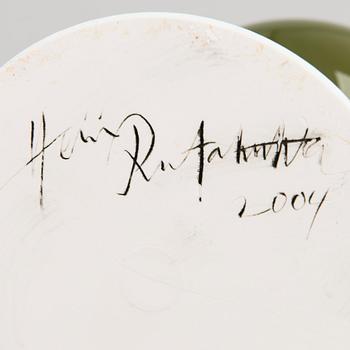 HEINI RIITAHUHTA, maljakko, posliinia, "Karpalo", signeerattu Heini Riitahuhta 2004.