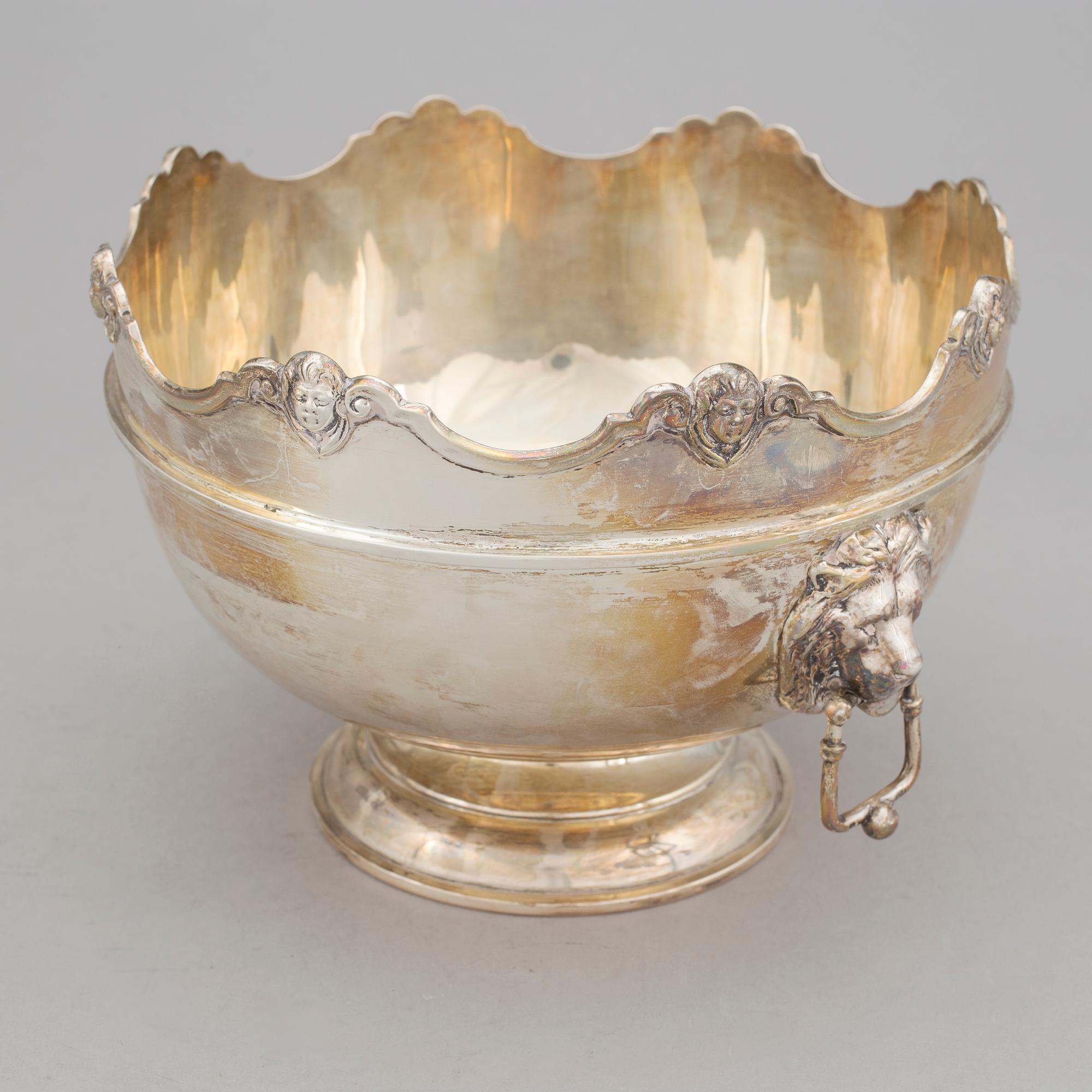 SKÅL, silver, William Hutton & Sons, Sheffield, England, 1909. Vikt ca 820g.