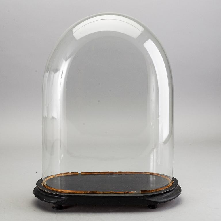 GLASHUV MED SOCKEL, omkring 1900.