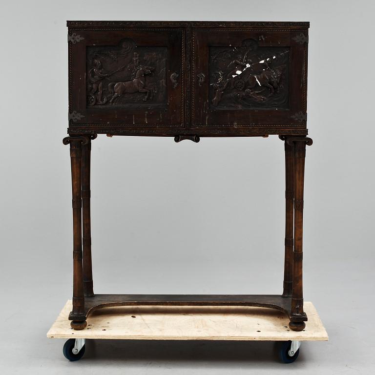 PRAKTSKÅP, Nordiska Kompaniet, 1920-tal.