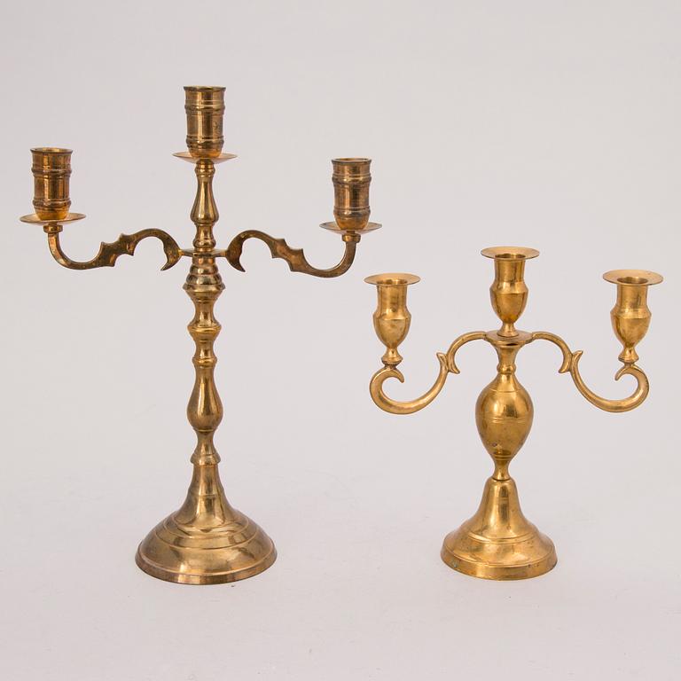 PARTI KANDELABRAR OCH LJUSSTAKAR, mässing, 1800/1900-tal.