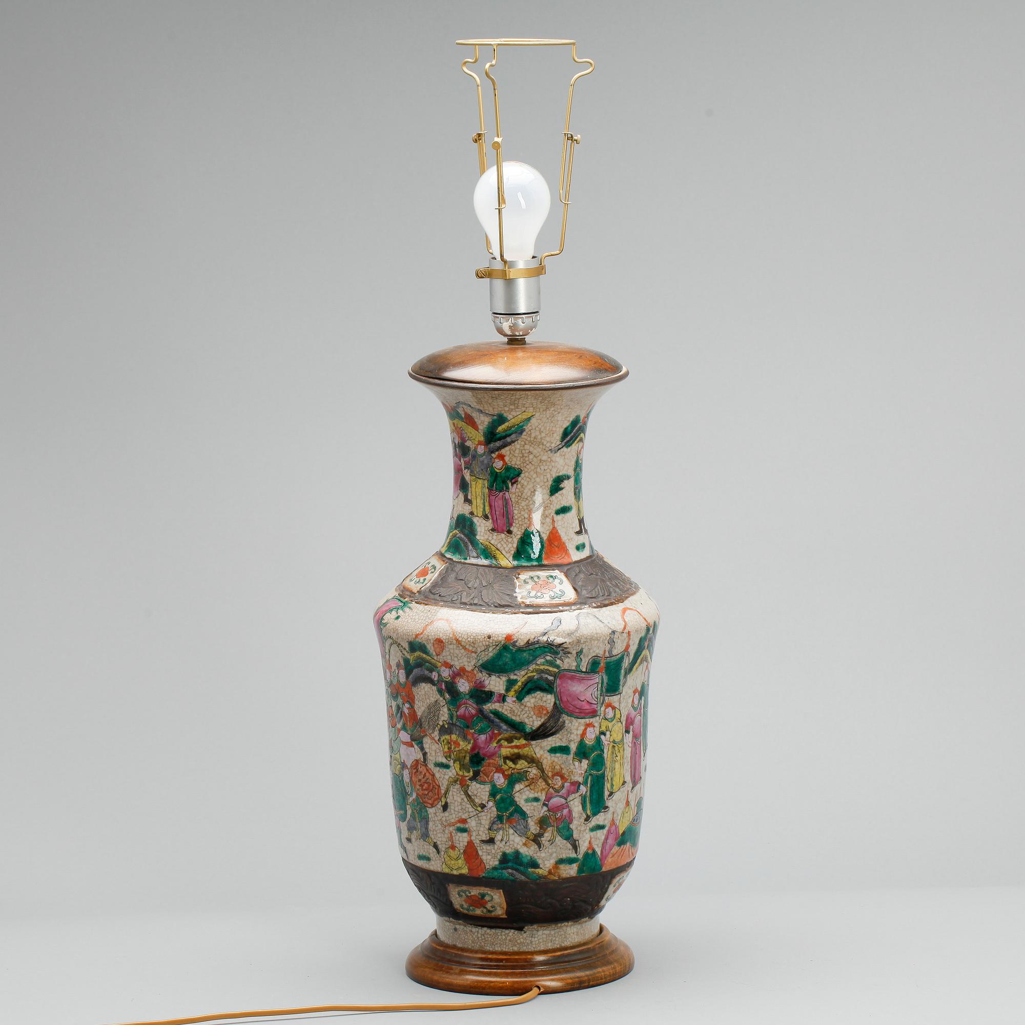 BORDSLAMPA, porslin, Kina, 1900-tal.