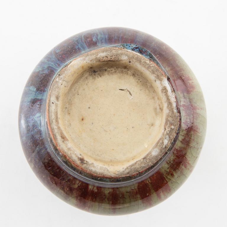A Chinese vase, 20th century.