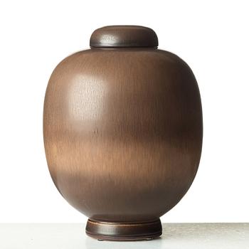 Berndt Friberg, a stoneware jar and cover, Gustavsberg studio, Sweden 1960.