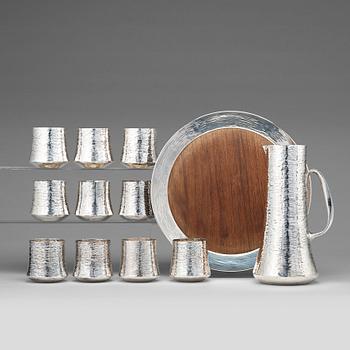 135. Tapio Wirkkala, a set of twelve pieces of sterling, a pitcher, ten beakers and a tray, Kultakeskus Finland 1975-79.