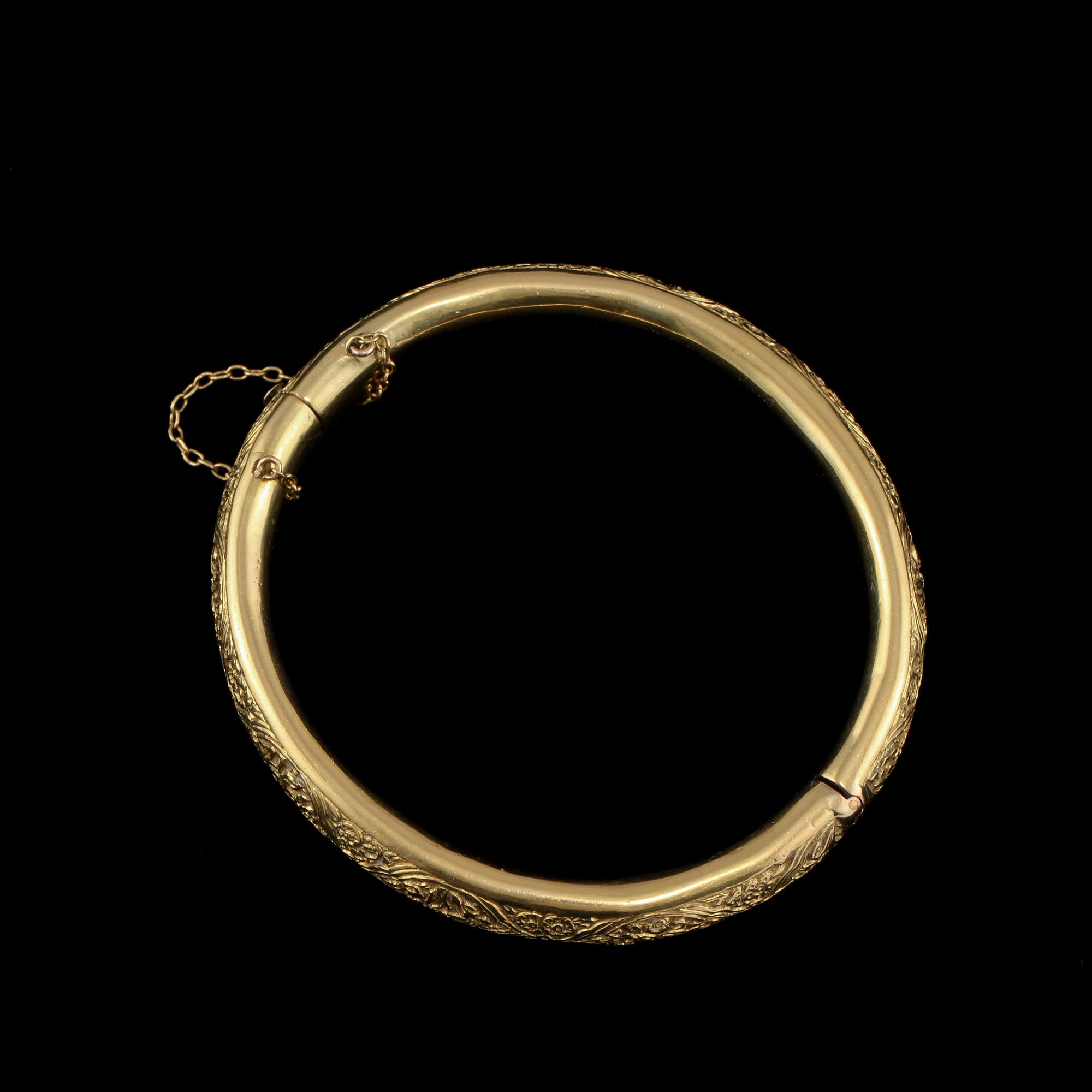 ARMRING, 14k guld, utländska stämplar. Vikt 41 g.