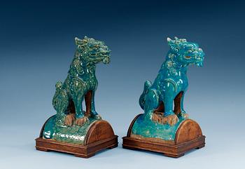 1471. A pair of turquoise-glazed fable figures, Ming dynasty, 17th Century.