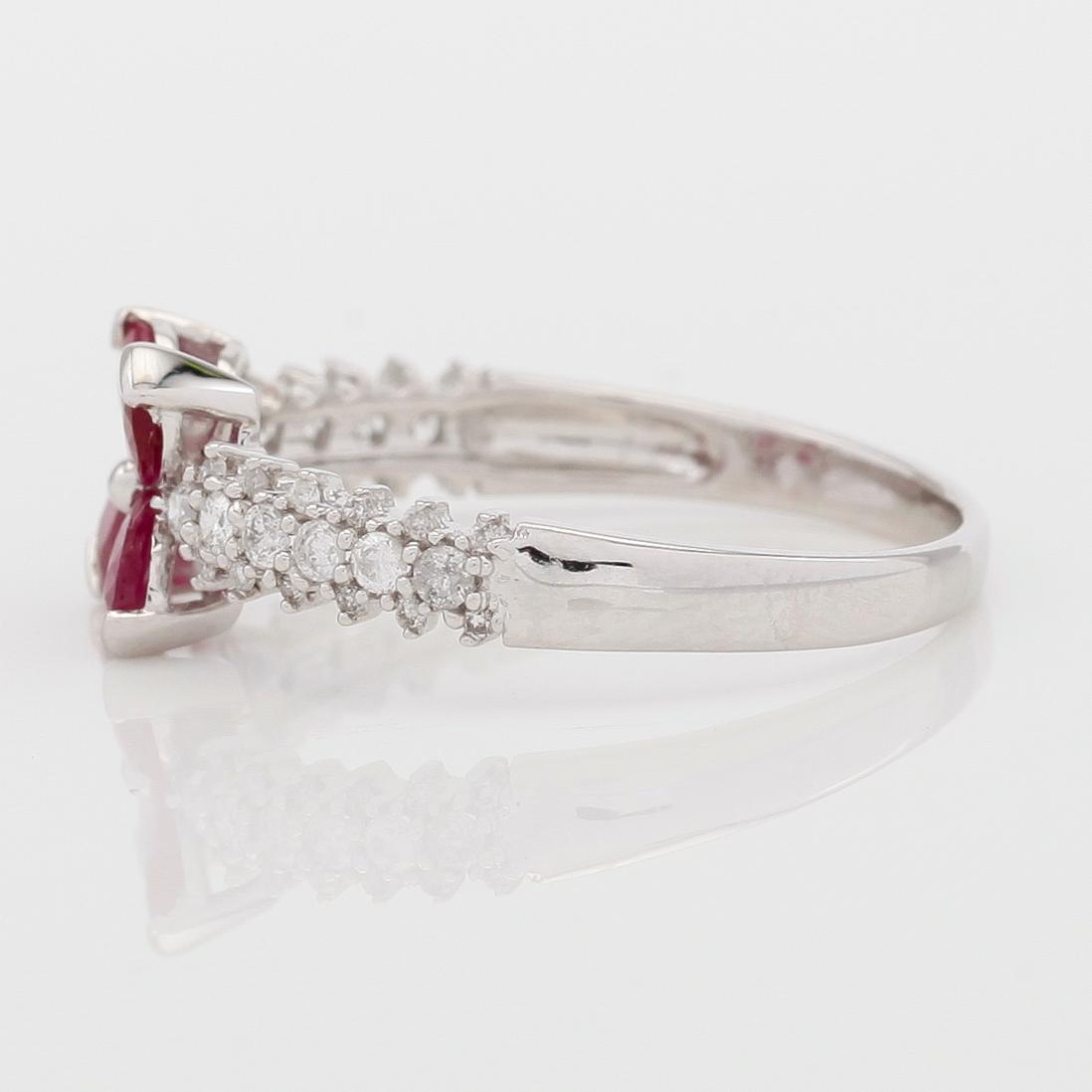 RING, 18K vitguld, diamanter tot ca 0.23 ct. och rubiner tot ca 0.69 ct.