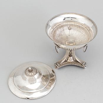 A silver sugar box by PETTER ANDERS SJÖGREN, Stockholm, 1820.