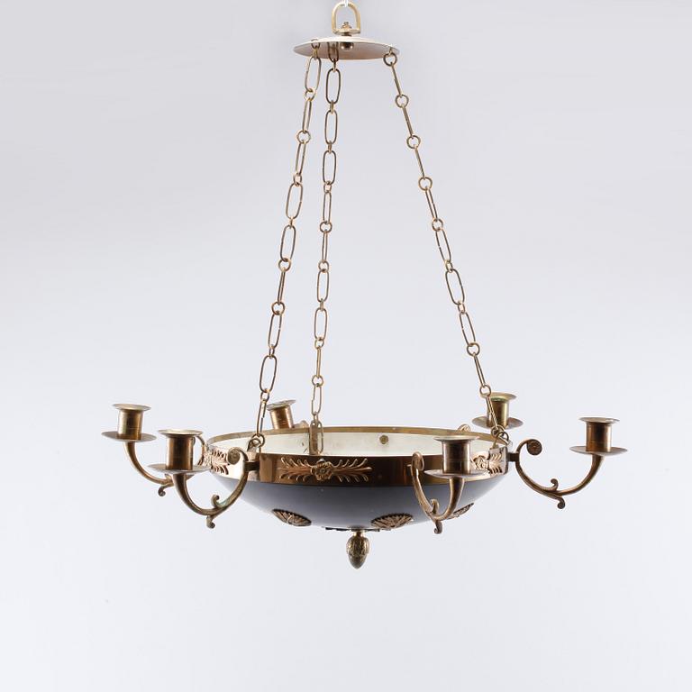 TAKAMPEL, empirestil, 1900-talets första hälft. Höjd 53 cm.