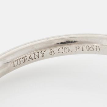 Elsa Peretti, Tiffany & Co, "Curved ring", platinum.